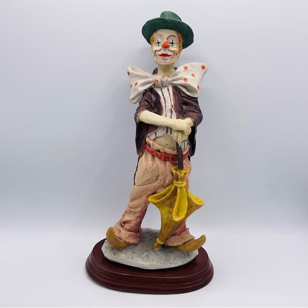 Vtg CLOWN Sculpture Big BOW TIE UMBRELLA 12" Resin Figure Wood Base Circus Art